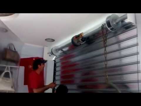 Βίντεο: Πώς εξισορροπείτε μια πόρτα γκαράζ με ένα ελατήριο στρέψης;