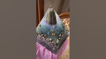 #resin #resinart #foryou #pourtoi #二月の做自己的宇宙色彩 #orgonite #orgone #orgonepyramid #奧岡金字塔 #奧根塔