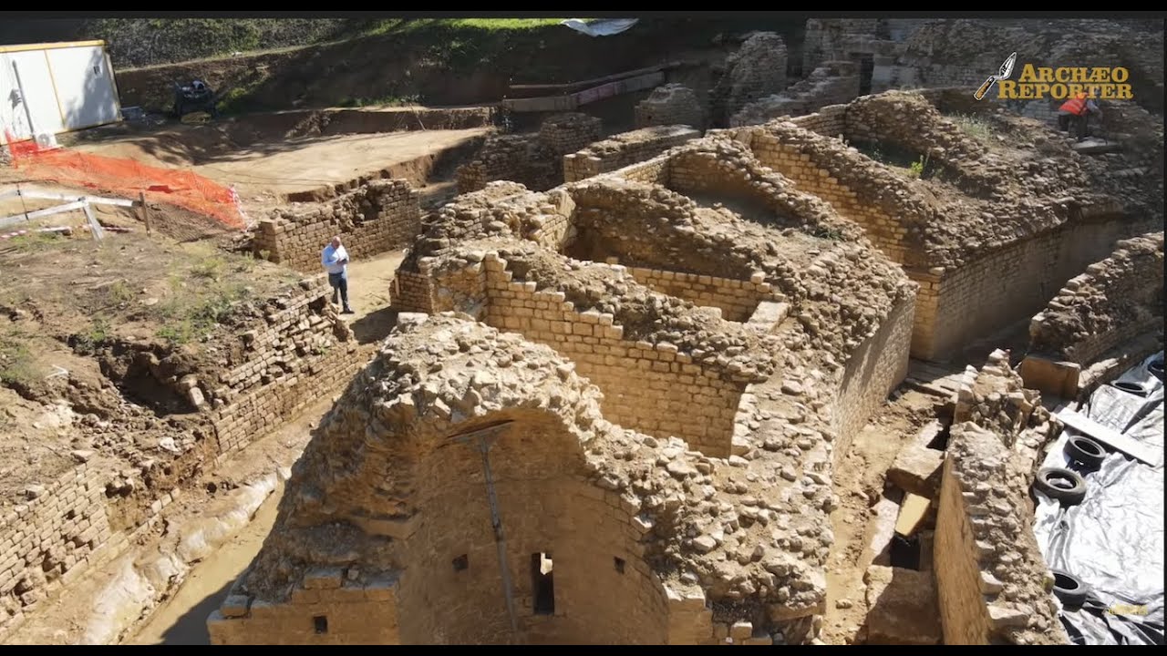 Anfiteatro di Volterra 2022: le ultime scoperte archeologiche tra sotterranei e rare monete