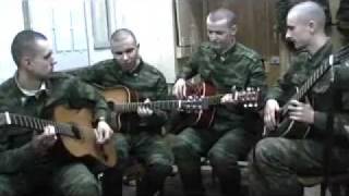 Russian soldiers play the guitar / Русские солдаты играют на гитаре.