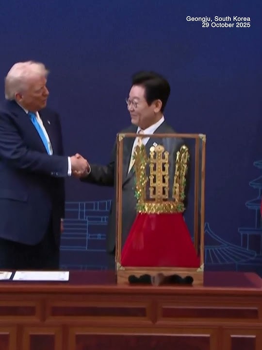 South Korean President Lee Jae Myung presents Trump with a gold crown