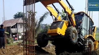 JCB Backhoe Operator Loses Temper Scarily While Working