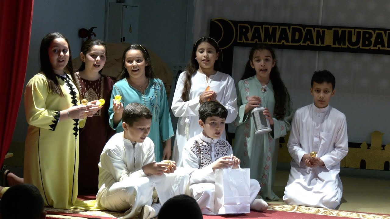 El Colegio Santa Amelia enseña el Ramadán en un teatro