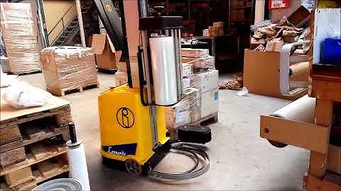 Leonardo robot pallet wrapper random products