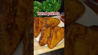 Crispy Bread Pakoda 😍 | Easy Breakfast Recipe#BreadPakoda #PakodaRecipe #IndianSnacks #EasyRecipe