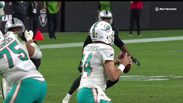 Ryan Fitzpatrick Completes a No-look Pass to Mack ...