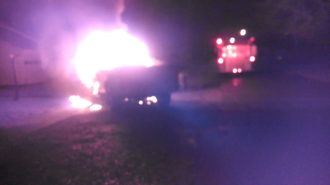 Truck fire in sumner - YouTube