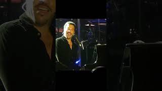 📞 The Surprising Story Behind Lionel Richie's "Hello"