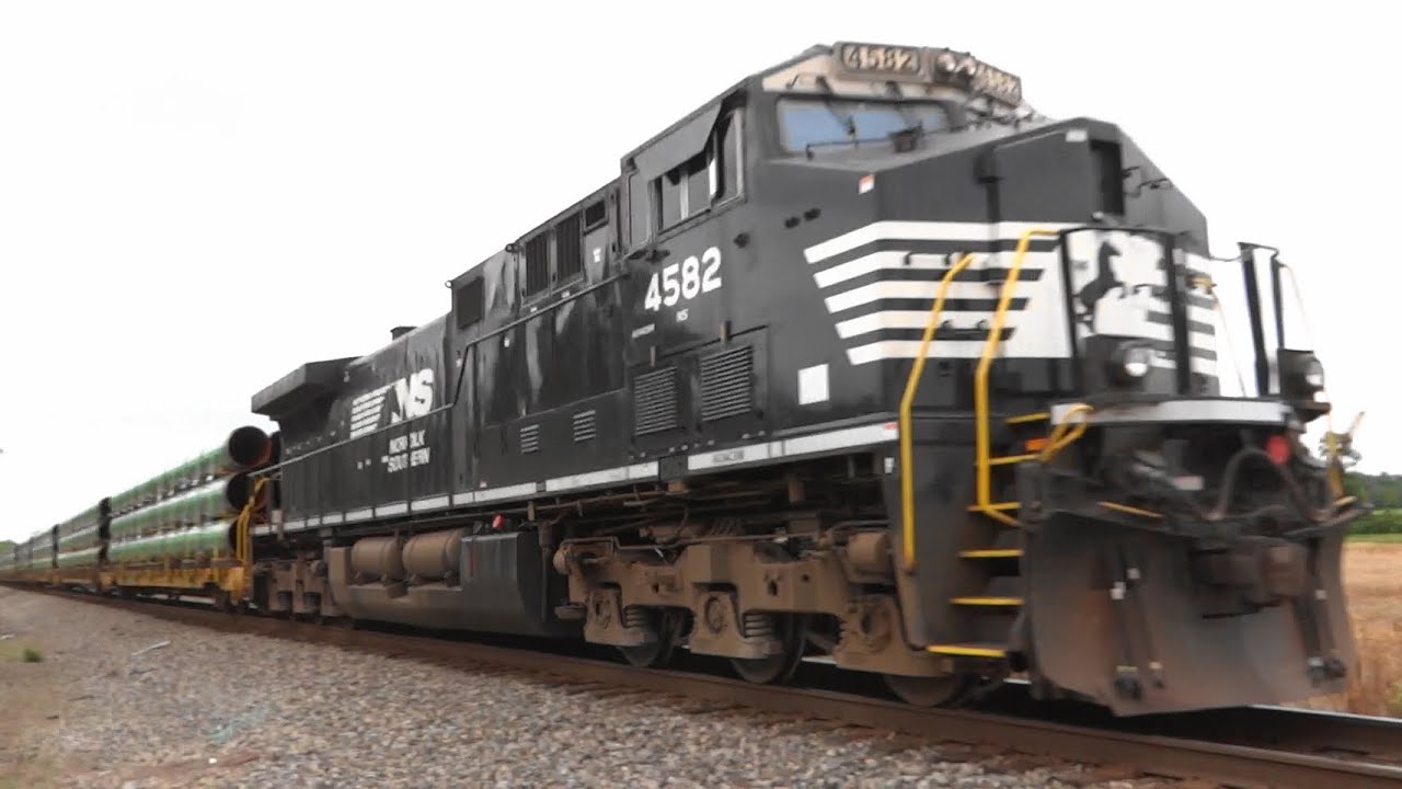 EMD SD70ACe on a Loaded NS Unit Pipe Train