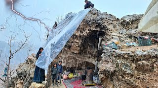 Download Lagu Cave Life in the Mountains 🏔️ | Heavy Rain \u0026 Storm 🌧️ | Rebuilding \u0026 Winter Survival ❄️ MP3