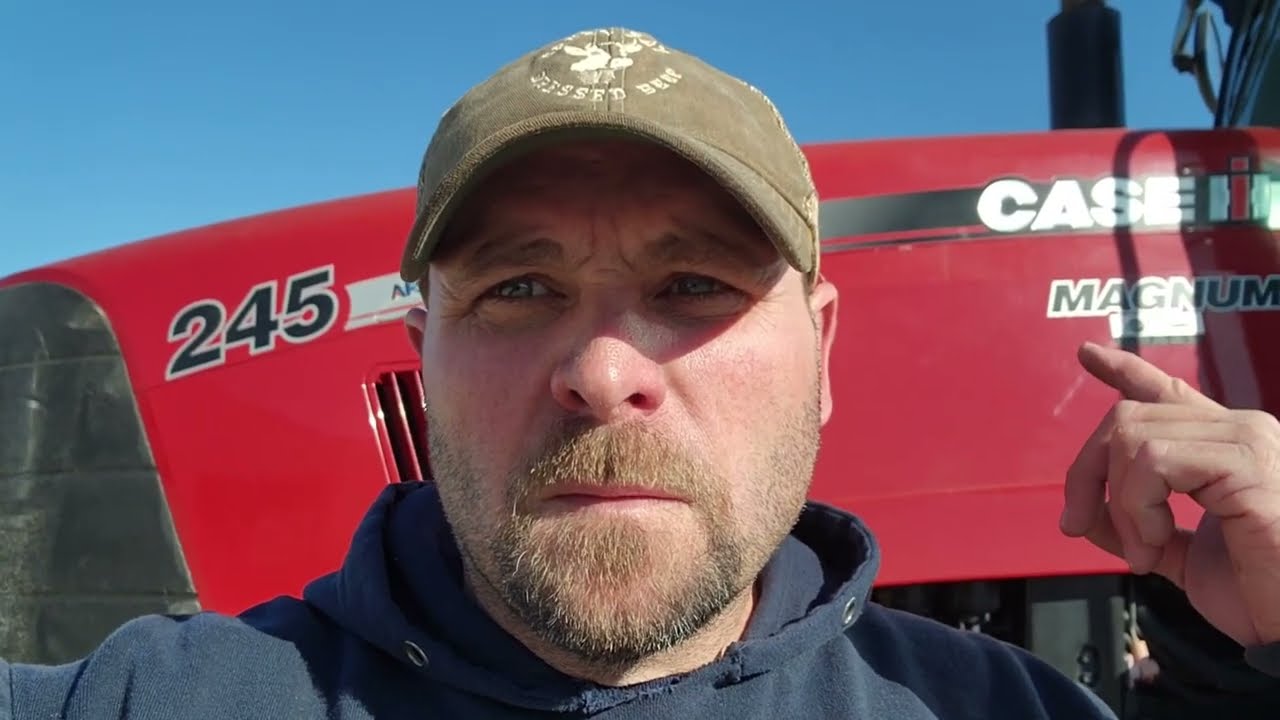 Я добавил в свой автопарк еще один красный трактор.