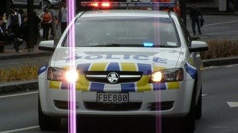 Lightbar Comparison, Code 3 MX7000 v Nautech Spectra LED, Queen St, 21 Nov 09