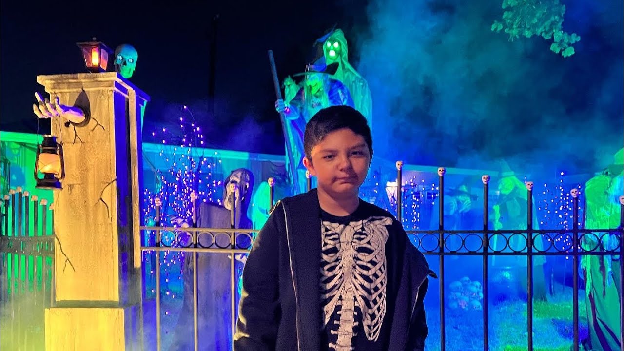 Tour of Halloween town Whittier California, 90603 YouTube