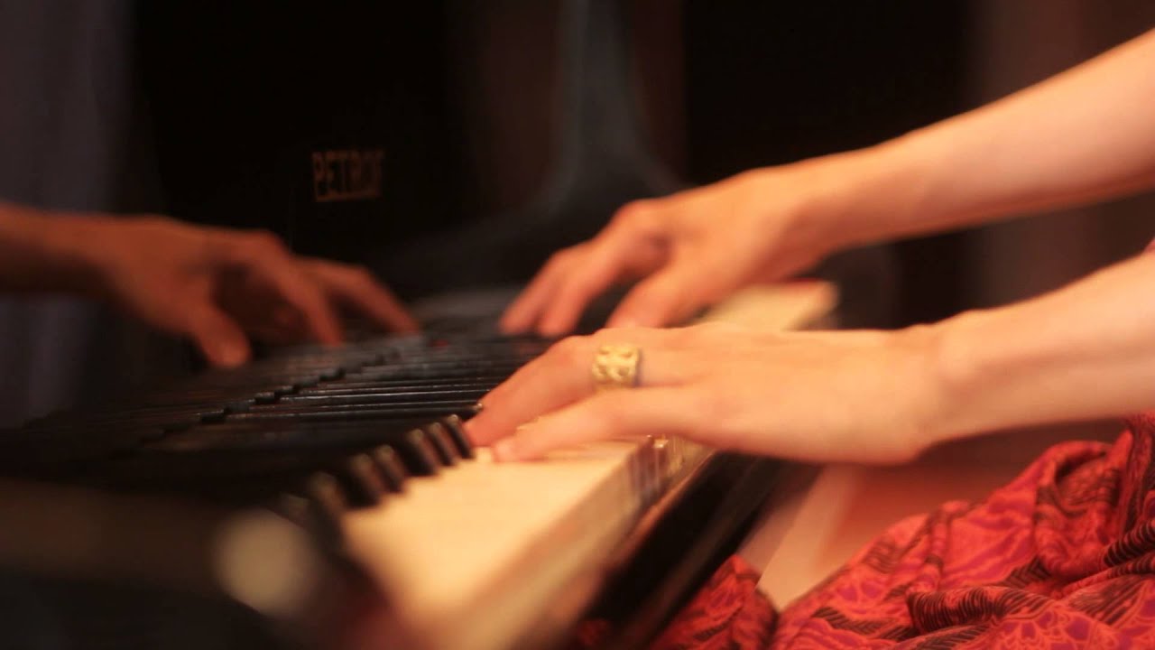 Guarda Marketa Irglova - "This Right Here" su YouTube Guarda Marketa Irglova - "This Right Here" su YouTube