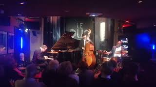 Bill Charlap Trio - Caravan (Live in Paris)