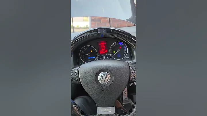 Volkswagen Golf mk5 R32 in for Carbon steering wheel with Race display