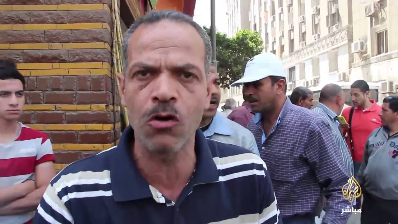 وقفة لعمال شركة النيل لحليج الأقطان أمام مجلس الشعب