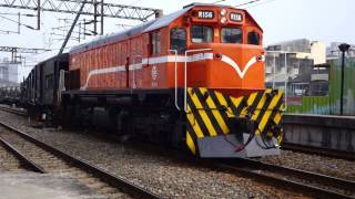 7802次貨列(軍列)駛進高雄站(R156)