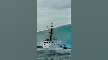 Can a Massive Ship Survive the Force of a Giant Wave? #ship #tidalwave #scaryocean
