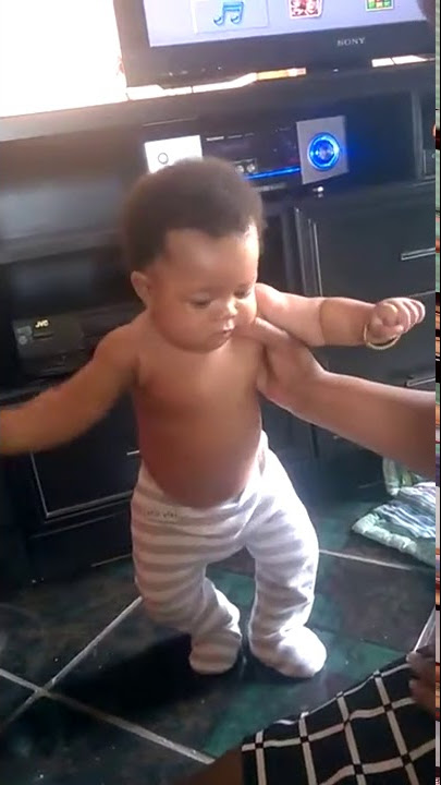 Baby Jaenae dancing at 3months(uyagida in zulu)