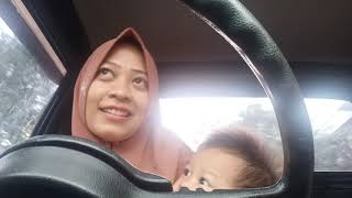 Wanita hijab bawa bayi digendong nyetir mobil??? Wow amazing wajib NONTONNNN!!!!
