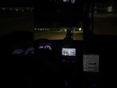 ظالمه يادنيا وجارحه وفانيه ومش باينه