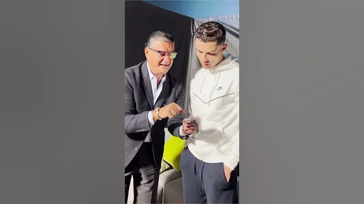 CRISTIANO CR7 $1,000,000 BUGATTI WATCH! - DayDayNews