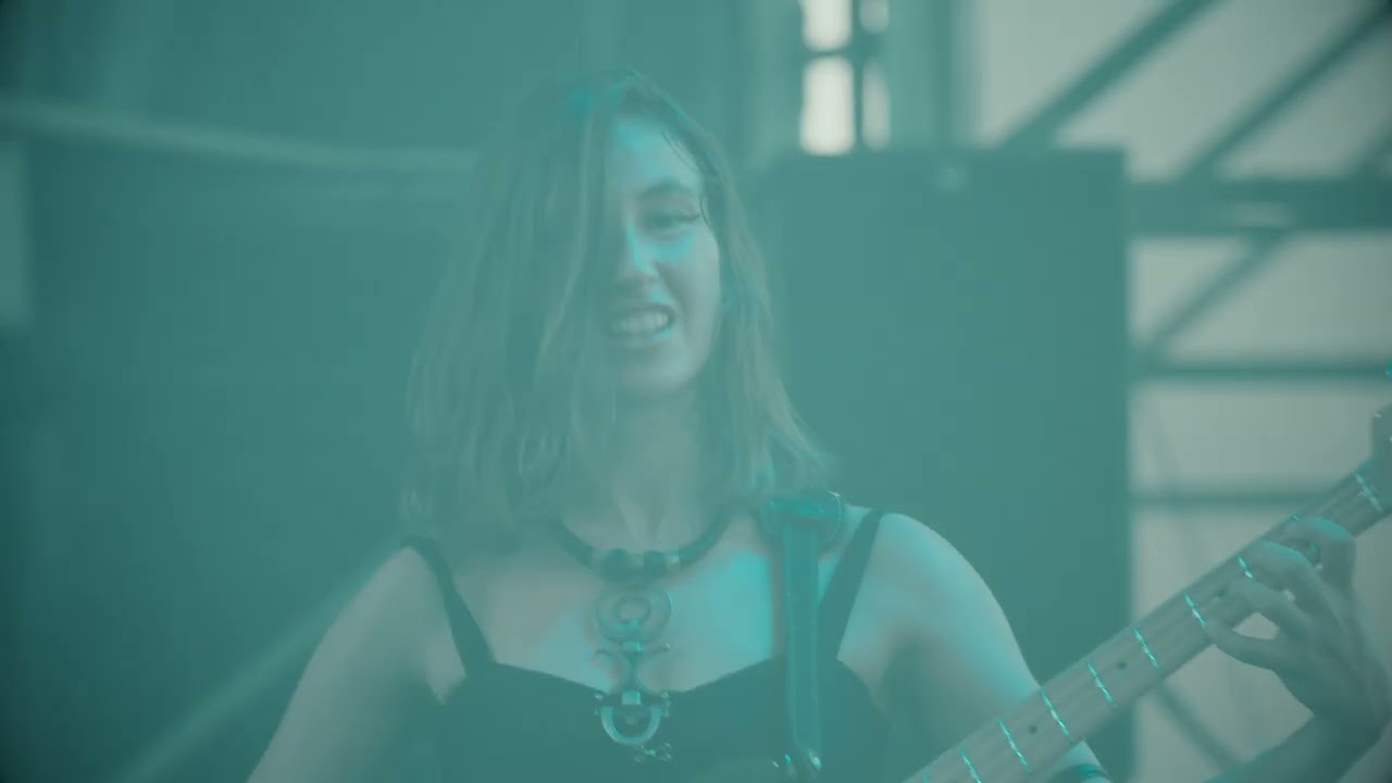 BAMBOLE DI PEZZA - Pagine feat. DIVI dei I MINISTRI (Video Ufficiale)