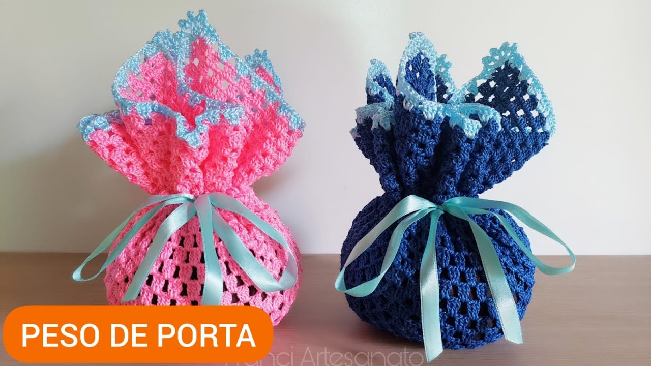 PESO DE PORTA PETECA FEITO COM UM QUADRADO DE CROCHÊ - FRANCI ARTESANATO