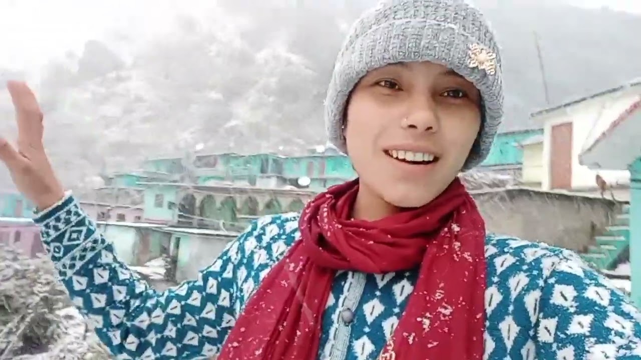 😱Kai sālo kī baad hamāre gāoñ❄️ me barfbarī shuru hui! ❄️🏔️#uttarakhand #pahadi #goun #village 