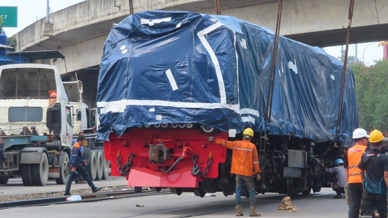 DATANG KEMBALI ! MUTASI LOKOMOTIF SUMATERA-JAWA | PENURUNAN LOKOMOTIF KEDUA CC 2061508 DI JAKARTA