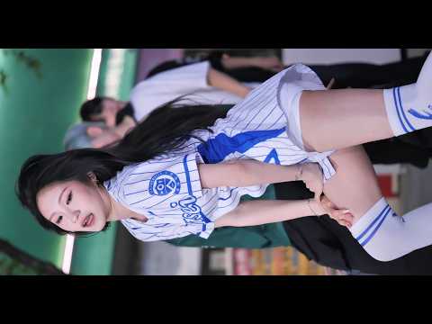 원샷크루 ONESHOT crew 유선 - <strong>CHOOM</strong> 춤 &amp; Who is she 후이즈쉬 &amp; Sticky 스티키 &amp; Catch Catch 캐치캐치 @신촌버스킹 (26.06.10)