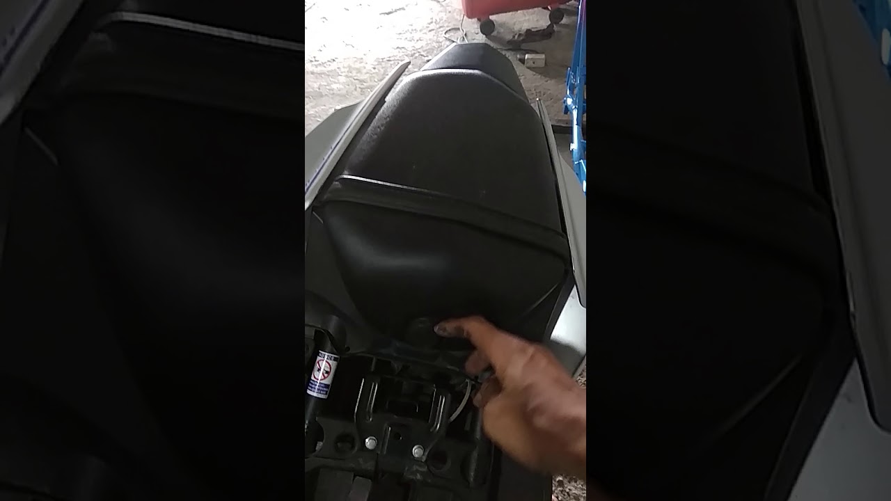 Cara buka jok belakang R15 new - YouTube