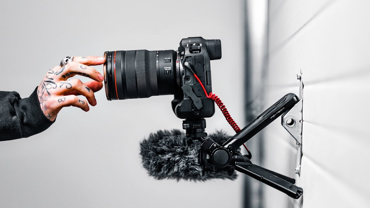 ⁣The Tactical Multipurpose Camera Tool