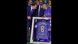 El BONITO DETALLE del REAL MADRID con SANTI CAZORLA emociona a los aficionados
