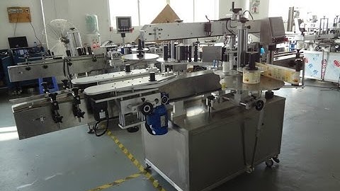 Auto flat bottle labeling machine working video double sided labeler Этикетировочная машина