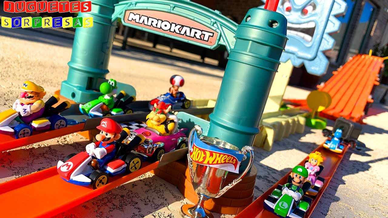 Hot Wheels Mario Kart Primera Aparición Pack con 4 Mini Coches de Juguete con Personaje Color/Modelo Surtido Coche de Juguete Mattel GBG29 Yoshi Vehiculos
