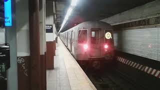 Manhattan-bound R46, R68 and R160 Q and R Trains making a stop at Dekalb Avenue on the Bridge side