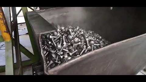 Multi-station cold heading machine to making carriage bolt.