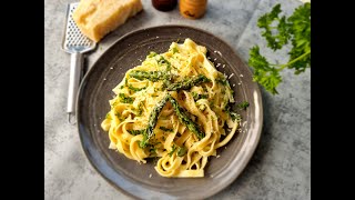 Pasta with asparagus and gorgonzola, a quick dinner for the whole family #pasta #dinner #asparagus