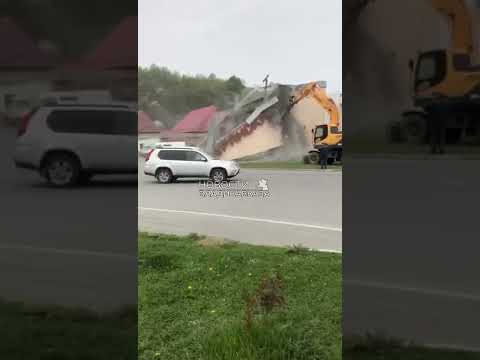 Бывшее здание ГАИ на кругу в Алагире снесли