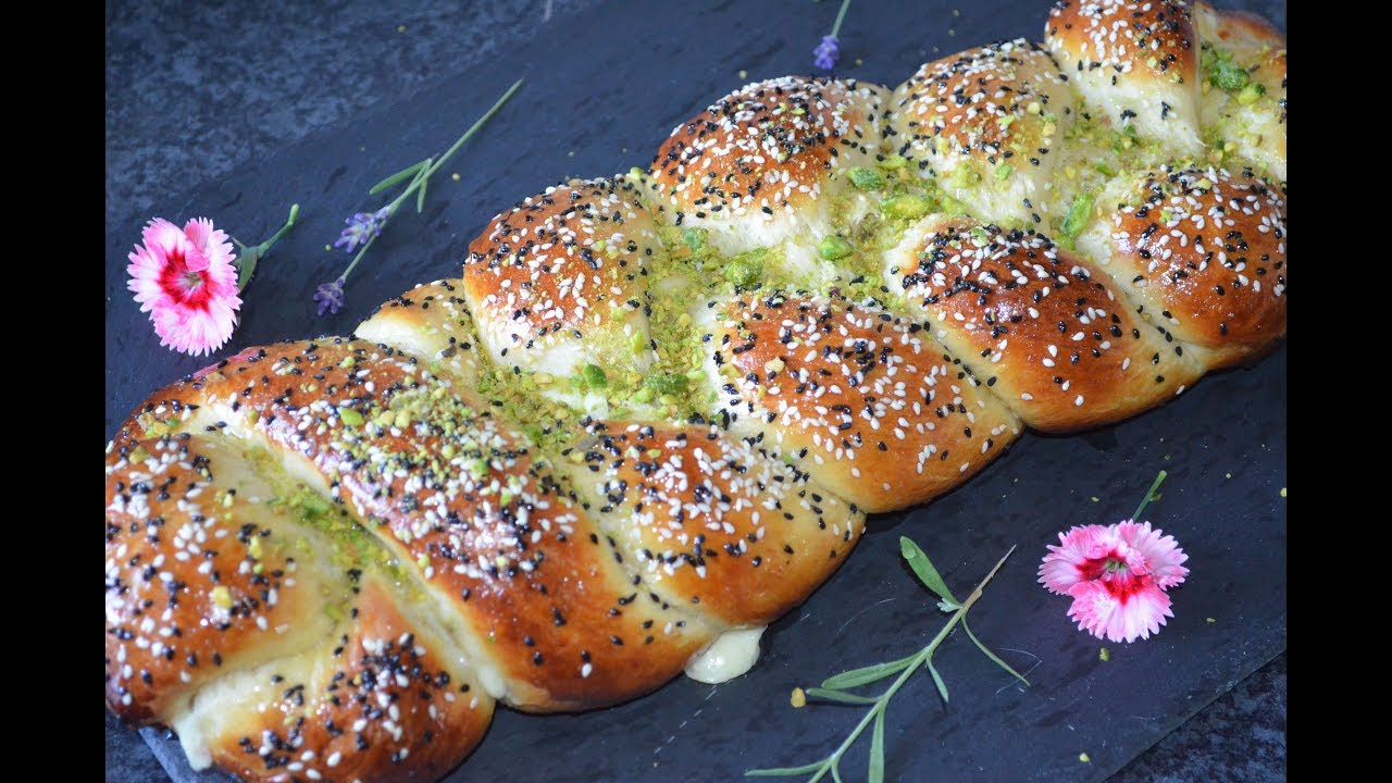 معروك بالجبنة و معروك بحشوة جوز الهند  و حليب نسلة المكثف طري و لذيذ شي نظم