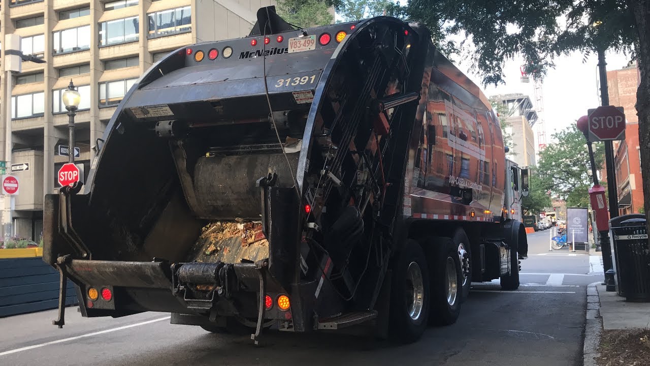 Casella Mcneilus Rear loader Packing Heavy Commercial trash - YouTube