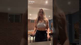 TikTok　ノーブラ、乳首ポチ、揺れてます