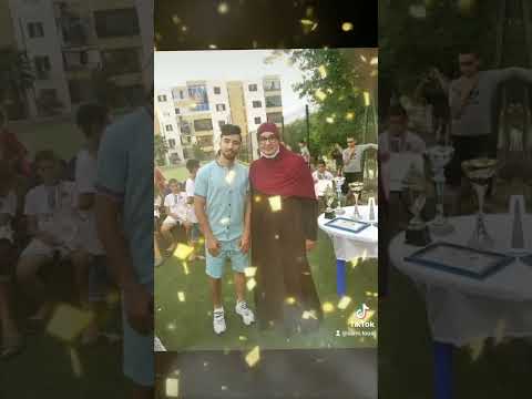 محمد الأمين عمورة مع والدته     