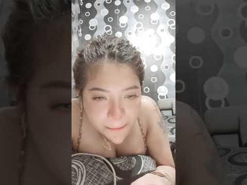 NO BRA!!! Tante Vio Live Di Kamar, Pascol Merapat