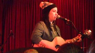 Video-Miniaturansicht von „Lucy Spraggan - Gold Digger (Kanye West cover)“