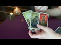 Qué se le pasa por la cabeza en relación a mí?🤔💭 INTERACTIVO CON  EL TAROT DE LAURA