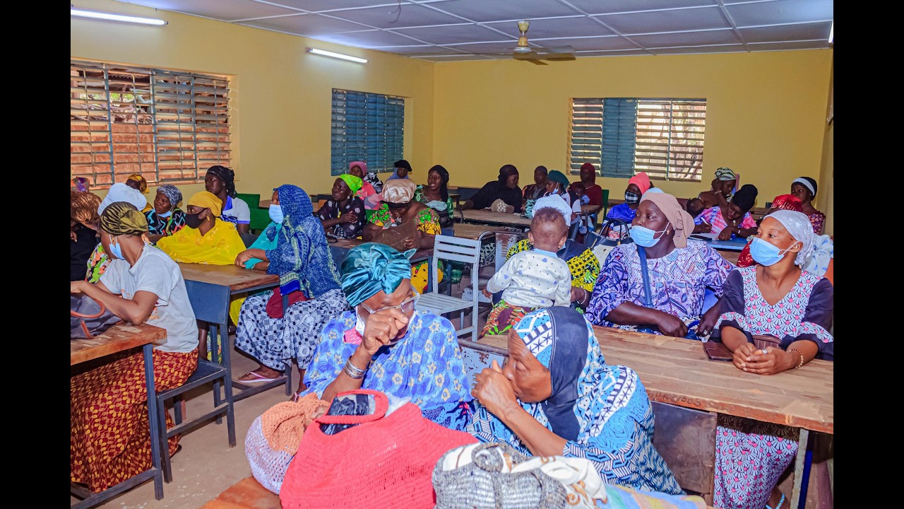 Kanoubaga. Formation professionnelle pour des femmes déplacées par la guerre au Burkina Faso.