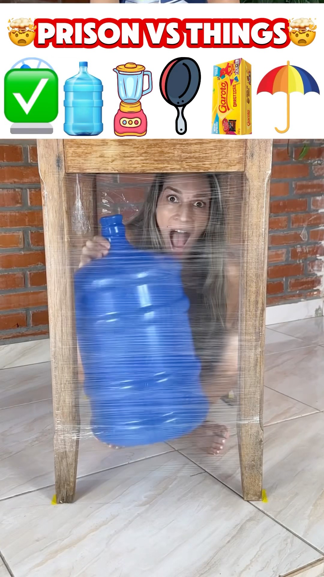 Quem será que vai escapar da caixa transparente?!? #shorts #challenge
